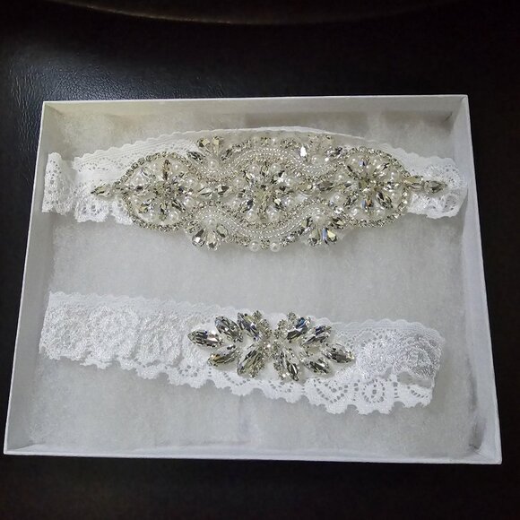 NWOT Lace/Rhinestone Garter Set - Picture 1 of 2